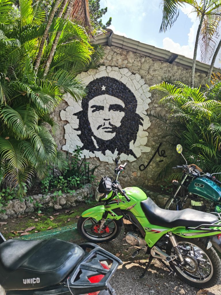 Che Guevara painting in Cuba 